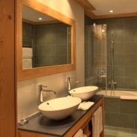 Le Petit Cervin Hotel Zermatt Exterior photo Bathroom with shower and bath